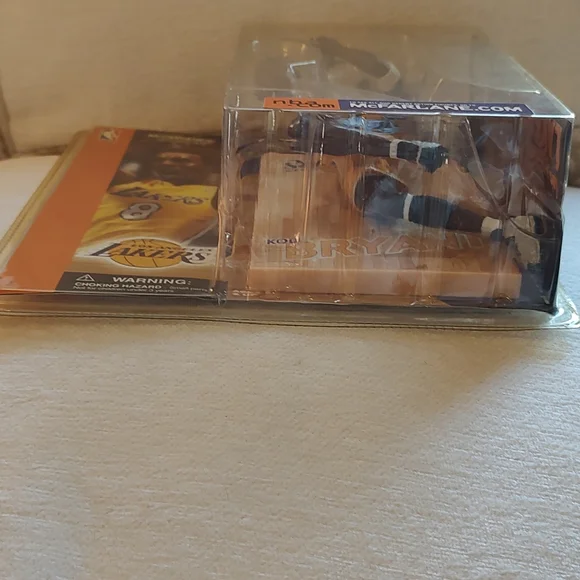 💲SALE💲2002 McFARLANE NBA Series 1 KOBE BRYANT 6" action New & original package - Picture 9 of 9